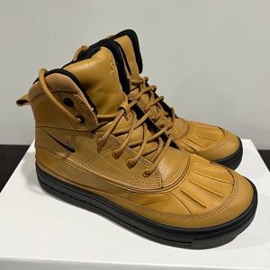 Selling Nike ACG boots | Size: Kids 5.5 | Color: Tan/Brown and black